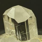 Topaz.
Mogok, Burma.
27 mm on 35 mm quartz matrix. (Author: Ru Smith)