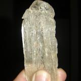 Topacio
Vale do Jequitinhonha, Minas Gerais, Brasil
8,6 x 3 x 1,6 cm (Autor: Anisio Claudio)