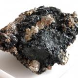 Anfíbol (var. Uralita), Andradita y Pirita.
Monchi Mine, Burguillos del Cerro, Badajoz, Extremadura, España.
Medidas pieza: 4,5 x 3,9 x 2,1 cm. (Autor: Sergio Pequeño)