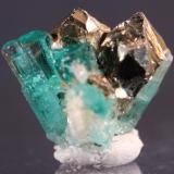 Beryl (var Emerald)
Chivor Mine, Guavio-Guateque District, Boyaca Department, Colombia
17 x 14 mm (Author: Don Lum)