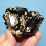 Schorl (variety - Foitite)
Erongo mountains; Namibia
84 x 56 x 50 mm
Same as above. (Author: Pierre Joubert)