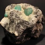 Beryl (var Emerald)
Val Vigezzo, Piedmont, Italy
7.5 x  8 cm (Author: Don Lum)