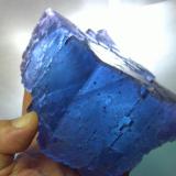 Fluorita
Geoda de las Monjas, Mina La Viesca, Huergo, Zona minera de La Collada, Siero, Asturias, España
12 x 12 x 8 cm
Cristal totalmente flotante de un intenso color azul. (Autor: jaume.vilalta)