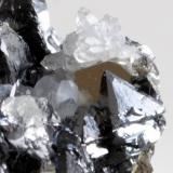 Tetraedrita
Julcani Mine, Julcani District, Angaraes Province, Huancavelica Department, Perú.
Medidas pieza: 4 x 3,2 x 3 cm. (Autor: Sergio Pequeño)