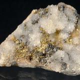 Gold
Sacarîmb (Nagyág), Deva, Hunedoara Co., Romania
5x4x1,5 cm
Gold in Quartz, with Sphalerite, from old classic locale. (Author: Simone Citon)