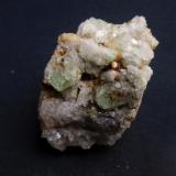 Andradita variedad demantoide
Gubahar, Khost, Ghazni Province, Afganistán
6 x 5 x 4 cm
Demantoides muy transparentes (la matriz se ve a través) que presentan la particularidad de ser muy fluorescentes bajo onda corta (tonalidad roja). Con pequeñas piritas alteradas. El cristal mayor mide 1 cm. (Autor: Antonio Alcaide)