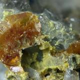 Wulfenita con mimetita-piromorfita
Mina "San Rafael", nº 2444, Cardeña, Córdoba, Andalucía, España.
Campo de visión de 15 mm. (Autor: Antonio Carmona)