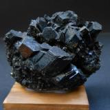 Ferrohornblenda
Bear Lake Diggings, Gooderham, Monmouth township, Haliburton county, Ontario, Canadá
9 x 5 x 7,5 cm (Autor: Antonio Alcaide)