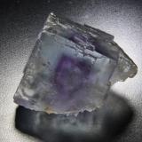 Fluorita
Geoda de La Calcita, Mina La Viesca, Huergo, Zona minera de La Collada, Siero, Asturias, España
Cristal de 5x5cm (Autor: Raul Vancouver)