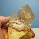 Quartz, feldspar, dolomite and rutile
Van Ryn’sdorp, Western Cape South Africa.
94 x 69 x 64 mm (Author: Pierre Joubert)