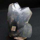 Celestina
Mina Mojina, Rancho de Mojina, Ricardo Flores Magón, Municipio de Buenaventura, Chihuahua, Méjico
9 x 5 x 3 cm
Dos grandes cristales de celestina procedentes de colección antigua. Este yacimiento dio algunos buenos ejemplares en la década de los 60. Los cristales presentan un fantasma de azul más intenso. (Autor: Antonio Alcaide)