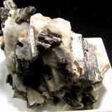 Fluoro-richterita
Wilberforce, Ontario, Canadá.
57 x 38 x 43 mm. (Autor: José Luis Zamora)