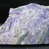 Charoita
Macizo de Murunskii, República de Saja Yakutia,
54 x 37 x 8 mm. (Autor: José Luis Zamora)