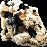 Arfvedsonita
Monte Malosa, Zomba, Malawi
66 x 47 x 45 mm. (Autor: José Luis Zamora)