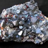 Galena + Esfalerita
Mina Rucheng, Chaojia, Rucheng, Chenzhou, Hunan, China
123 x 81 x 36 mm.
Cristal de galena mayor, 10 x 10 mm. (Autor: José Luis Zamora)