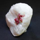 Espinela
An Phu, Luc Yen, YenBai, Vietnam
8 x 6 x 5,5 cm
Varios cristales de espinela sobre mármol. El mayor de 1,5 cm. (Autor: Antonio Alcaide)