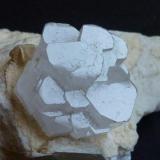 Berilo, Moscovita<br />Distrito Gilgit, Gilgit-Baltistan (Áreas del Norte), Paquistán<br />6 x 3 cm. la pieza; 2 x 1,2 cm el Berilo<br /> (Autor: javier ruiz martin)