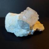 Berilo, MoscovitaGilgit District, Gilgit-Baltistan (Northern Areas), Pakistan6 x 3 cm la pieza; 2 x 1,2 cm el berilo (Autor: javier ruiz martin)