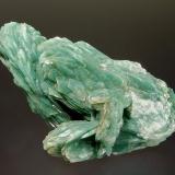 Stilbite
Sakur, Ahmednagar District, Maharashtra, India
4.0 x 8.1 cm.
A group of stilbite crystals included with green celadonite. (Author: crosstimber)