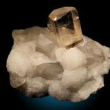 Topacio, Albita, Cuarzo
Shigar, Pakistan
20x20cm, cristal de 5x4cm
Pieza flotante con un imponente cristal de topacio. (Autor: Raul Vancouver)