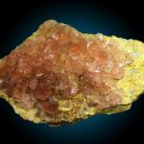 Fluorita
Mont Blanc, Goschener Alp, Francia
15x9cm, cristales hasta 1cm de arista
Fluorita octaédrica rosa sobre matriz de granito. Ex-Coleccion JR (El hombre fluorita) ;) (Autor: Raul Vancouver)