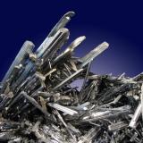 Estibnita
Wuling Antimony Mine, Wuning Co., Jiujiang Prefecture, Jiangxi Province, China
17x12cm (Autor: Raul Vancouver)