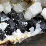 CasiteritaMina Fuentes Villanas, Grupo Minero Aurora y otros, Barquilla, Villar de la Yegua, Comarca Campo de Argañán, Salamanca, Castilla y León, EspañaConjunto de cristales: 4 cm. (Autor: canada)