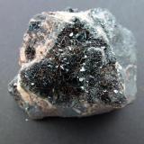 Hematites con pequeños cristales de Cuarzo<br />Mansilla de la Sierra, Comarca Anguiano, La Rioja, España<br />6 x 6 cm.<br /> (Autor: javier ruiz martin)