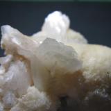 Heulandita
Shendurni, Distrito Jalgaon, Maharashtra, India
1’5 x 1’5 el cristal central aplanado
Detalle de la misma pieza, mostrando un cristal de heulandita. (Autor: prcantos)