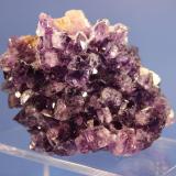 Quartz (var Amethyst)
Artigas, Uruguay
7 x 7 x 6.5 cm
Amethyst cast (Author: Don Lum)