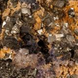 Pirita con fluorita y esfalerita
Mina Ojuela, Mapimí, Durango, México
13x8 cm
Detalle de la anterior (Autor: victor chaul chamut)