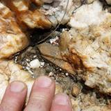 Quartz crystals in rock. (Author: Pierre Joubert)