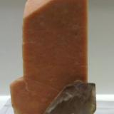 Cuarzo ahumado con microclina
Pedrera Mas Sever, Massabè, Sils, La Selva, Girona, Catalunya, España
4 x 2 x 2 cm (Autor: DavidSG)