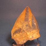 Calcite
Elmwood Mine, Smith County, Tennessee, USA
8.4 x 6.3 cm (Author: Don Lum)