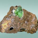 Anapaíta
Kerč, Crimea (península), Rep. Krim (Crimea), Ucrania.
4,5x4,8x3,4cm.
Cristales verdes con curvaturas de caras y aristas, en matriz.
El ejemplar a sido figurado en Orbis-Fabri (ed.) 2000-2001. El mundo de los minerales. Fasc.79
 y en RBA (ed.). 2003. Minerales (fasc.11). (Autor: Carles Curto)