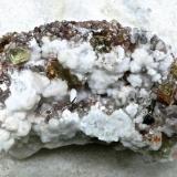 Fluorapatito y cuarzo (variedad calcedonia)
Cerro del Mercado, Durango, México.
Pieza de 8 x 5 x 4 cm (Autor: María Jesús M.)