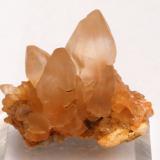 Calcita -
Zekuiano - Laminoriako Erret Harana - Arraia/Maeztu - Araba - Euskadi - España -
4,3 x 3,7 x 3,4 cm (Autor: Martí Rafel)