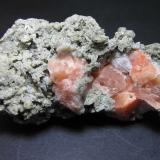 Anortita
Toal del Mason, Monti Monzoni, Val di Fassa, Trento, Trentino-Alto Adige, Italia
7 x 4 cm.
Cristales rosados de anortita en matriz. (Autor: prcantos)