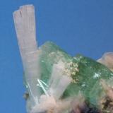 Apophyllite, Scolecite, Heulandite
Nandakumar, Nasik, Maharashtra, India
6 x 6 cm (Author: Don Lum)