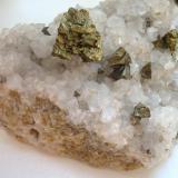 Chalcopyrite, quartz
Pfannenberger Einigkeit mine, Salchendorf, Siegerland, Northrhine-Westphalia, Germany
Largest crystal: 2 cm (Author: Andreas Gerstenberg)