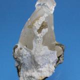 Calcite, Quartz variety chalcedony
Aurangabad, Maharashtra State, India
7 x 6 cm (Author: Don Lum)