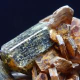 Fuorapatito, Moscovita
Prospección Zé Pinto, Aldeia, Conselheiro Pena, Doce Valley, Minas Gerais, Brasil
4 x 4 cm.

Detalle (Autor: javier ruiz martin)