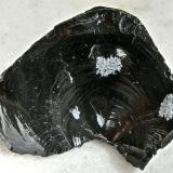 Cristobalita en obsidiana
California, Estados Unidos
Ancho de imagen 7 cm (Autor: María Jesús M.)