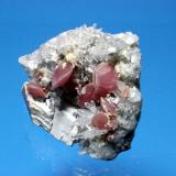 Rhodochrosite, Quartz, Fluorite
Wudong Mine, Liubao, Cangwu County, Wuzhou Prefecture, Guangxi Zhuang Autonomous Region, China
7.5 x 6.7 cm (Author: Don Lum)