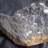 basalto, pirita y andradita (granate)<br />Barranco de Las Angustias, El Paso, La Palma, Provincia de Santa Cruz de Tenerife, Canarias, España<br />12 cm<br /> (Autor: canada)