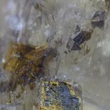 Quartz
Hiddenite, Alexander Co., North Carolina, USA
Inclusions (Author: am mizunaka)