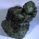Epidota
Pantà d’Escales, Casterner de les Olles, Tremp, El Pallars Jussà, Lleida, Catalunya, España
12 x 8 x 10 cm (Autor: Joan Niella)