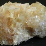 Fluorita
Mina M. Magdalena, Font del Metge, Ulldemolins, Priorat, Tarragona, Catalunya, España
12 x 7 x 7 cm crista 1,7 cm (Autor: Joan Niella)