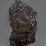 Quartz (var smoky and amethyst)
Andilamena, Andilamena District, Alaotra-Mangoro Region, Toamasina Province, Madagascar
7.8 x 4.8 cm (Author: am mizunaka)