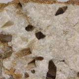 Dolomita (variedad teruelita)<br />Vilanova de la Sal, Comarca Noguera, Lérida / Lleida, Cataluña / Catalunya, España<br />45 x 30 x 15 mm<br /> (Autor: carles)